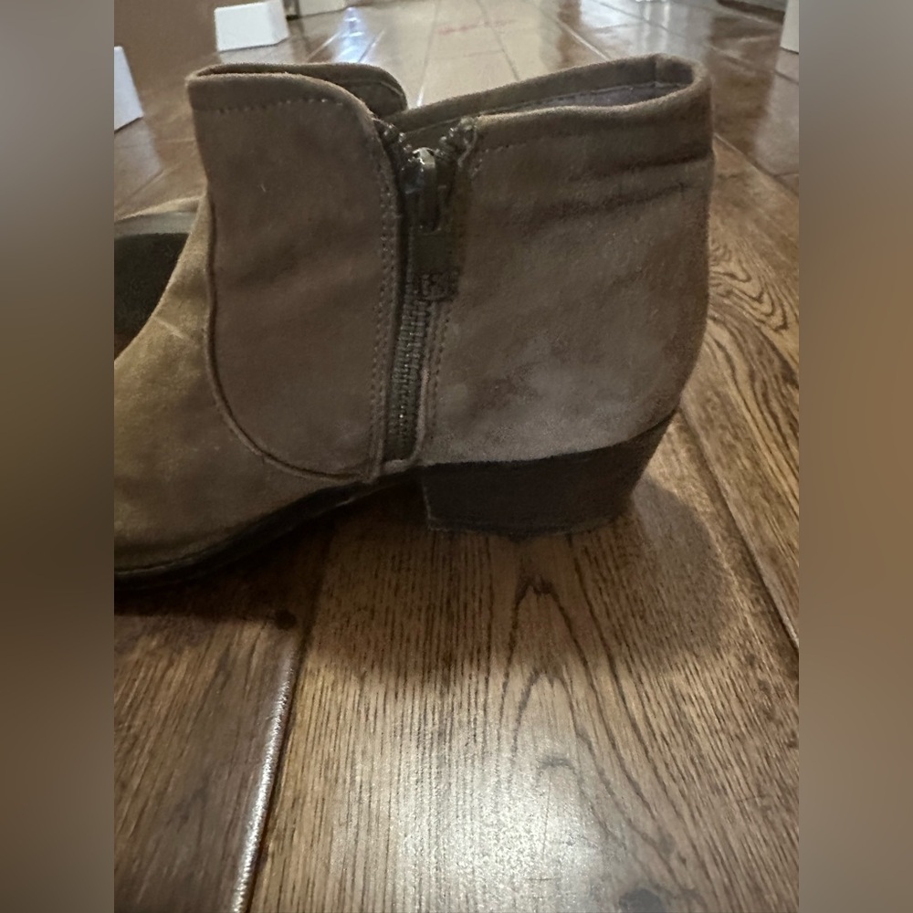 Steve Madden Prizzze Suede Ankle Zip Buckle Block Heel Booties, Taupe, Size 7. - Picture 7 of 15